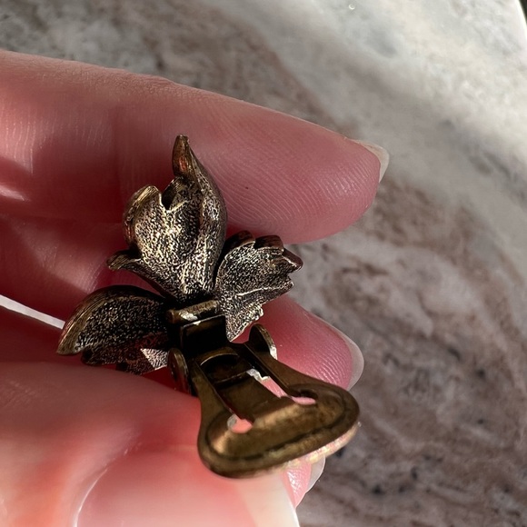 Vintage Clip on Leaf Earrings, Antique Brass Toned - Picture 5 of 8